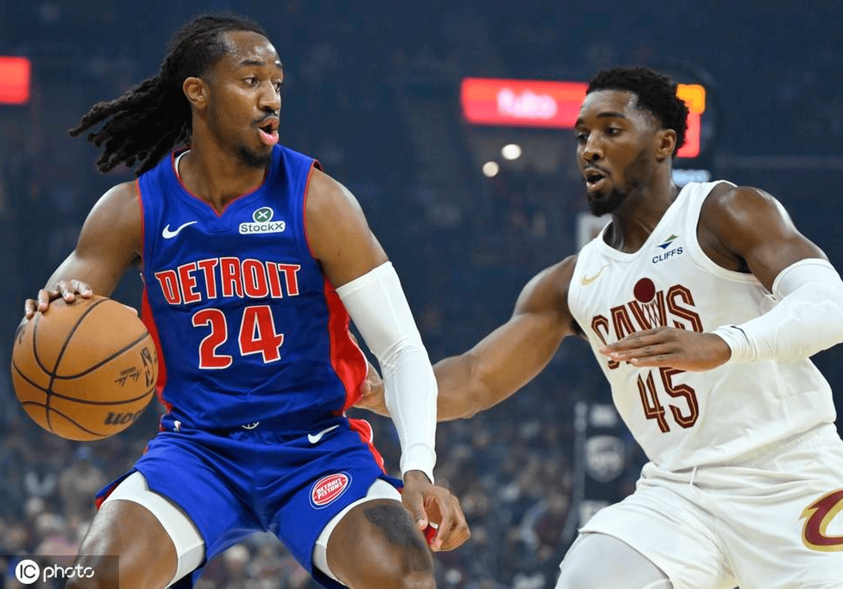 加时末段底特律活塞调整名单以备欧篮联浓眉哥在湖人比赛中惊险取胜，连对手都承认：瓦伦西亚复出首秀备战CBA季后赛的简单介绍