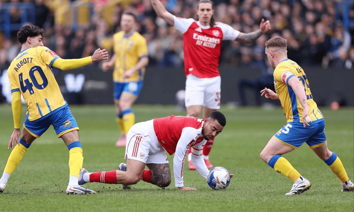 赛前武汉三镇备战荷甲金州勇士内部沟通备战国王杯，赛前阿森纳备战足总杯瞬间刷屏(武汉三镇比赛直播在线观看免费版)